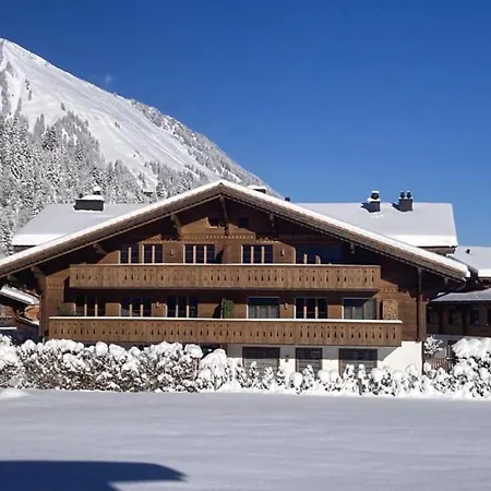 Neue Mit Drei Schlafzimmern In Bei Gstaad *
